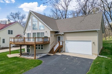 Lake Home For Sale in Lake Summerset, Illinois