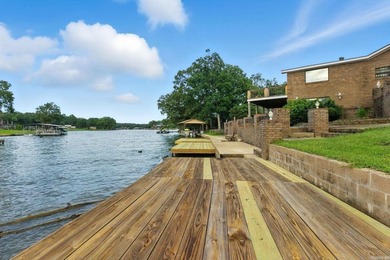 An exceptional Lake Hamilton estate, this rare offering brings - photo 4