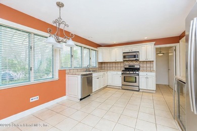 A rare opportunity in one of Staten Island's most sought-after - photo 2