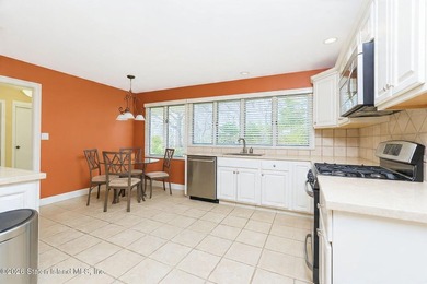 A rare opportunity in one of Staten Island's most sought-after - photo 3
