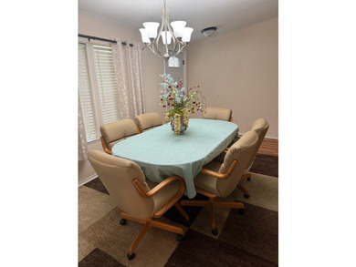 Beautifully Maintained Furnished 3-Bedroom, 2-Bath Home in - photo 4