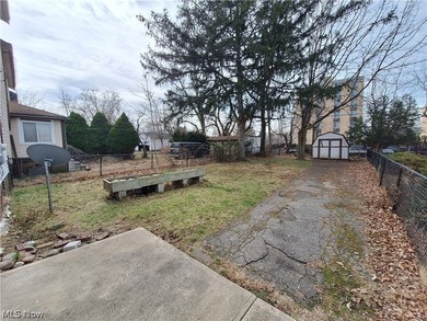 This updated single family colonial home features 3 bedrooms,1 - photo 2
