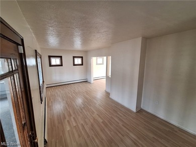 This updated single family colonial home features 3 bedrooms,1 - photo 5