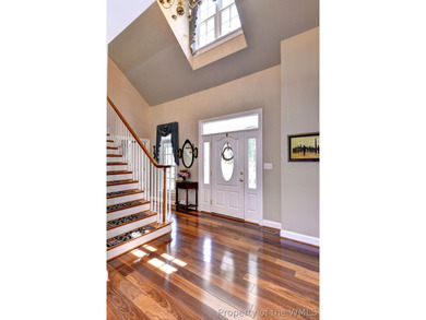 Welcome home- 5 bedrooms, 4 car-garage, oasis back yard, heated - photo 8
