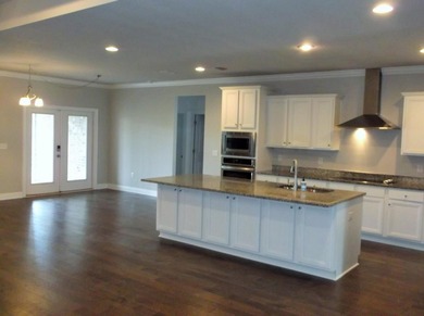 Priced to sell. Spacious 5-bedroom, 3 bath 1 story home, enter - photo 6