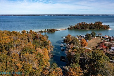 Discover waterfront living at its finest! This charming ranch - photo 19