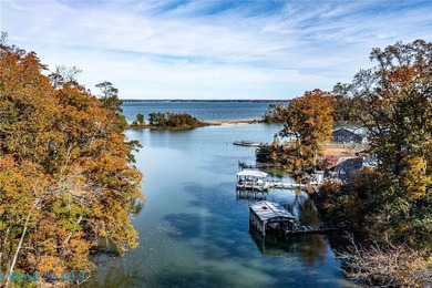 Discover waterfront living at its finest! This charming ranch - photo 22