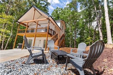 ****Fully furnished and move-in ready-just bring your - photo 1