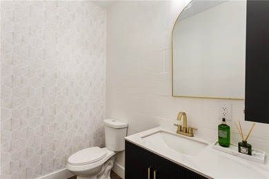 ****Fully furnished and move-in ready-just bring your - photo 10