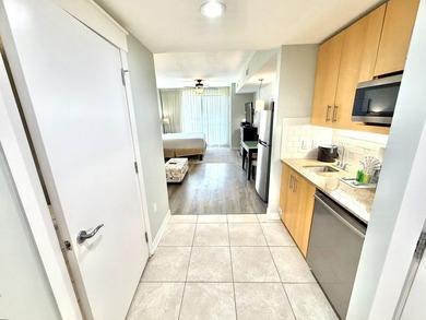Beautifully perched on the seventh floor, this light and airy - photo 3