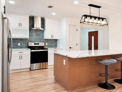 Welcome to this beautifully fully renovated, move-in-ready - photo 4