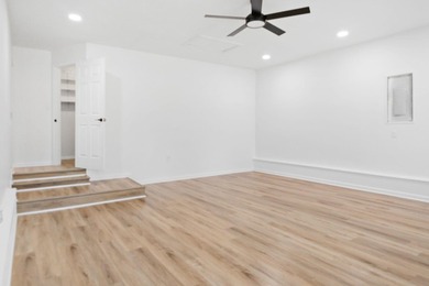 Welcome to this beautifully fully renovated, move-in-ready - photo 10