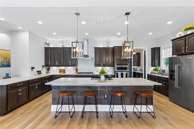 Set within Eagle Creek's guard-gated golf community, this - photo 5