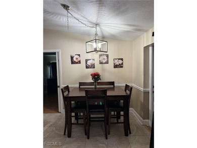 Welcome to this beautifully maintained 3-bedroom, 2-bathroom - photo 8