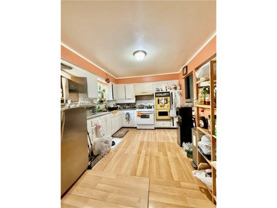 Prime Bensonhurst semi-detached 3-family property on an - photo 7