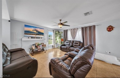 This beautifully maintained and exceptionally spacious home - photo 4