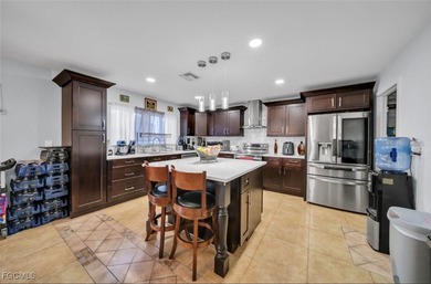 This beautifully maintained and exceptionally spacious home - photo 6