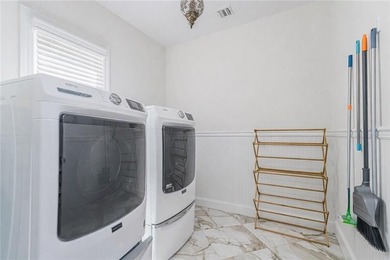 Stunning Southeast Annandale Two-Family Home on Private - photo 15
