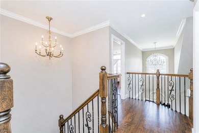 Stunning Southeast Annandale Two-Family Home on Private - photo 17