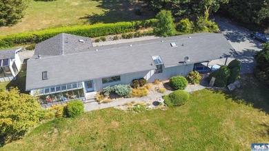 House on 1 acre with a pond and detached work shop and green - photo 22