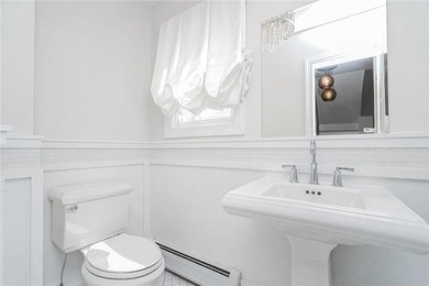 Stunning Southeast Annandale Two-Family Home on Private - photo 26
