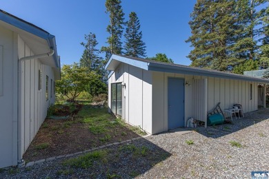 House on 1 acre with a pond and detached work shop and green - photo 27