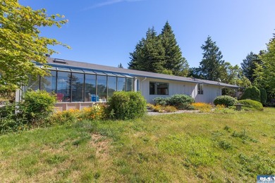 House on 1 acre with a pond and detached work shop and green - photo 28