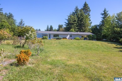 House on 1 acre with a pond and detached work shop and green - photo 29