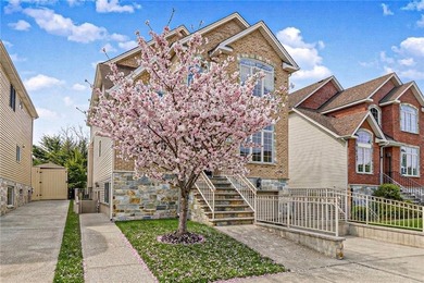 Stunning Southeast Annandale Two-Family Home on Private - photo 33