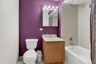 Beautiful, well maintained, sunny one-bedroom apartment on the - photo 7