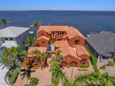 Caloosahatchee River Home For Sale in Fort Myers Florida