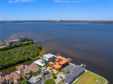 Offered for the first time, this extraordinary custom-built - photo 3