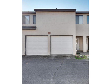 Updated 2/2.5 townhome walking/biking distance to - photo 1