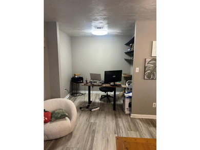 Updated 2/2.5 townhome walking/biking distance to - photo 6
