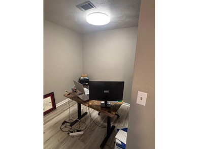 Updated 2/2.5 townhome walking/biking distance to - photo 7