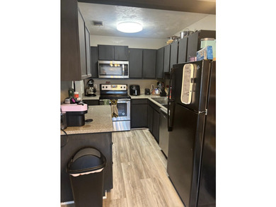 Updated 2/2.5 townhome walking/biking distance to - photo 8
