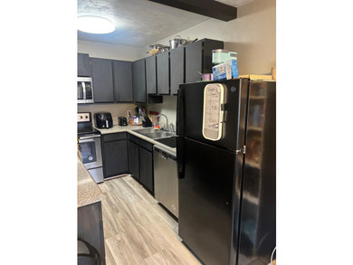 Updated 2/2.5 townhome walking/biking distance to - photo 10
