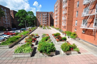 Great opportunity to own a two-bedroom co-op in sought-after - photo 4
