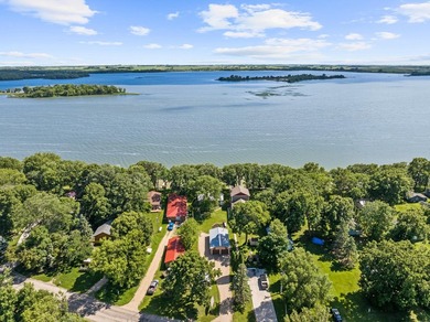 Lake life just got a whole lot sweeter! This adorable, turnkey - photo 11