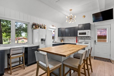 Lake life just got a whole lot sweeter! This adorable, turnkey - photo 13
