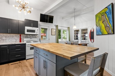Lake life just got a whole lot sweeter! This adorable, turnkey - photo 15