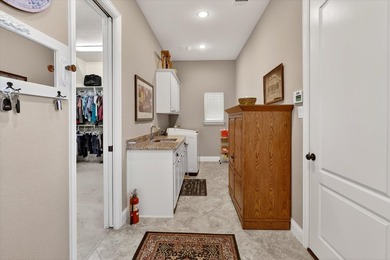 You'll fall in love with this beautiful blend of luxury and - photo 16