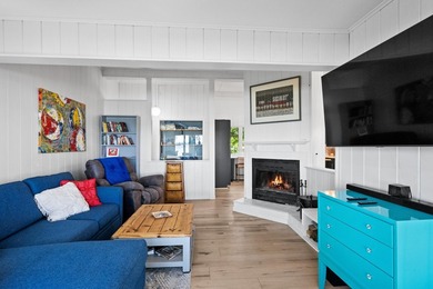 Lake life just got a whole lot sweeter! This adorable, turnkey - photo 19