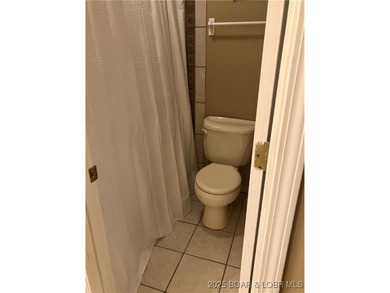 > A wall of windows and vaulted ceilings. Main level living! Big - photo 20