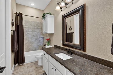 You'll fall in love with this beautiful blend of luxury and - photo 24
