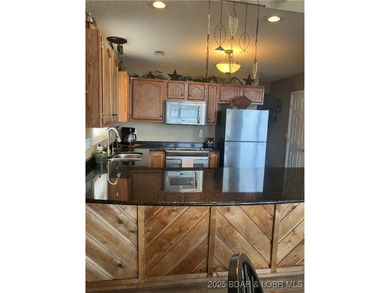 > A wall of windows and vaulted ceilings. Main level living! Big - photo 29