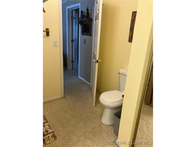 > A wall of windows and vaulted ceilings. Main level living! Big - photo 33