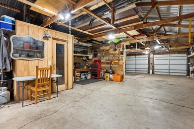 Lake life just got a whole lot sweeter! This adorable, turnkey - photo 37