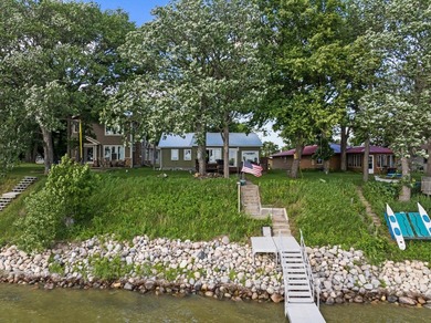 Lake life just got a whole lot sweeter! This adorable, turnkey - photo 39