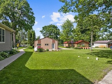 Lake life just got a whole lot sweeter! This adorable, turnkey - photo 40